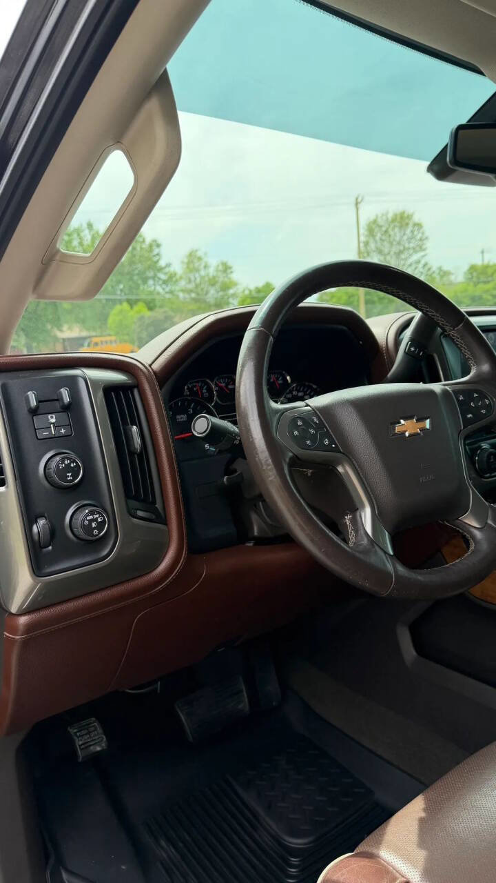 Used 2016 Chevrolet Silverado 2500 High Country w/ Duramax Plus Package AWD/4WD image 9