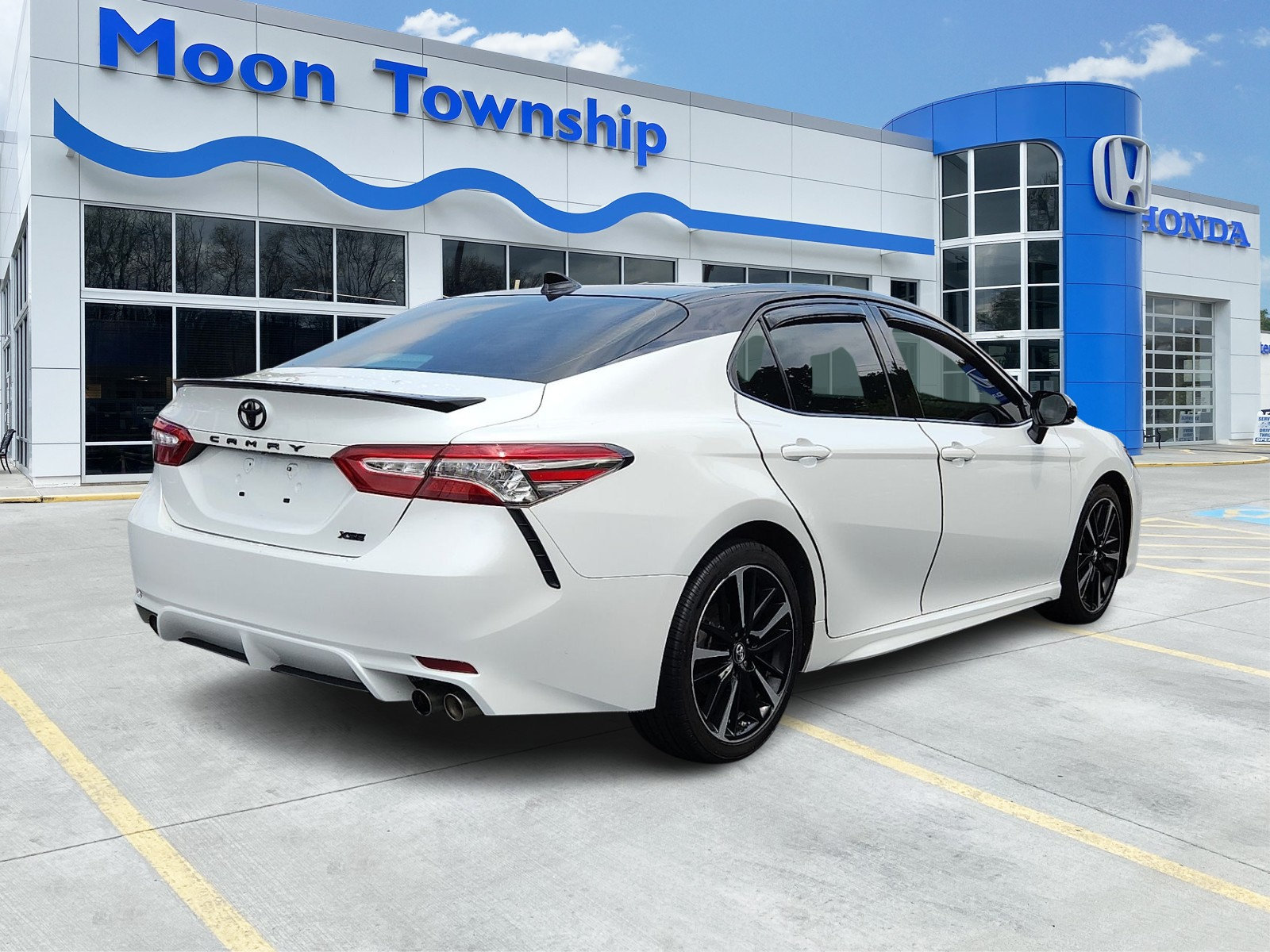 Used 2019 Toyota Camry XSE w/ Navigation Package FWD image 6