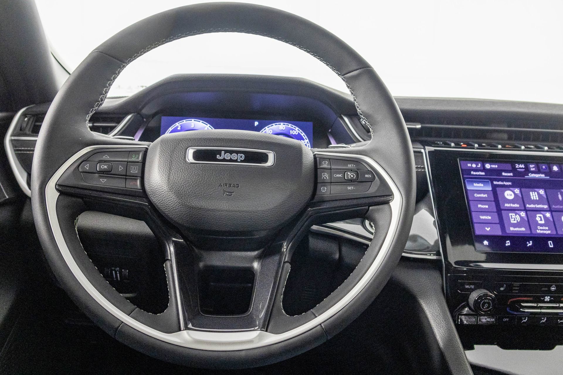 Used 2023 Jeep Grand Cherokee Altitude image 30