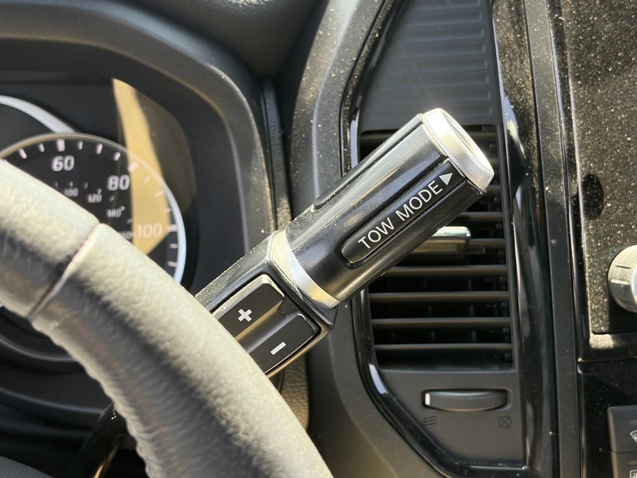 Used 2024 Nissan Titan SV w/ SV Bronze Edition Package AWD/4WD image 10