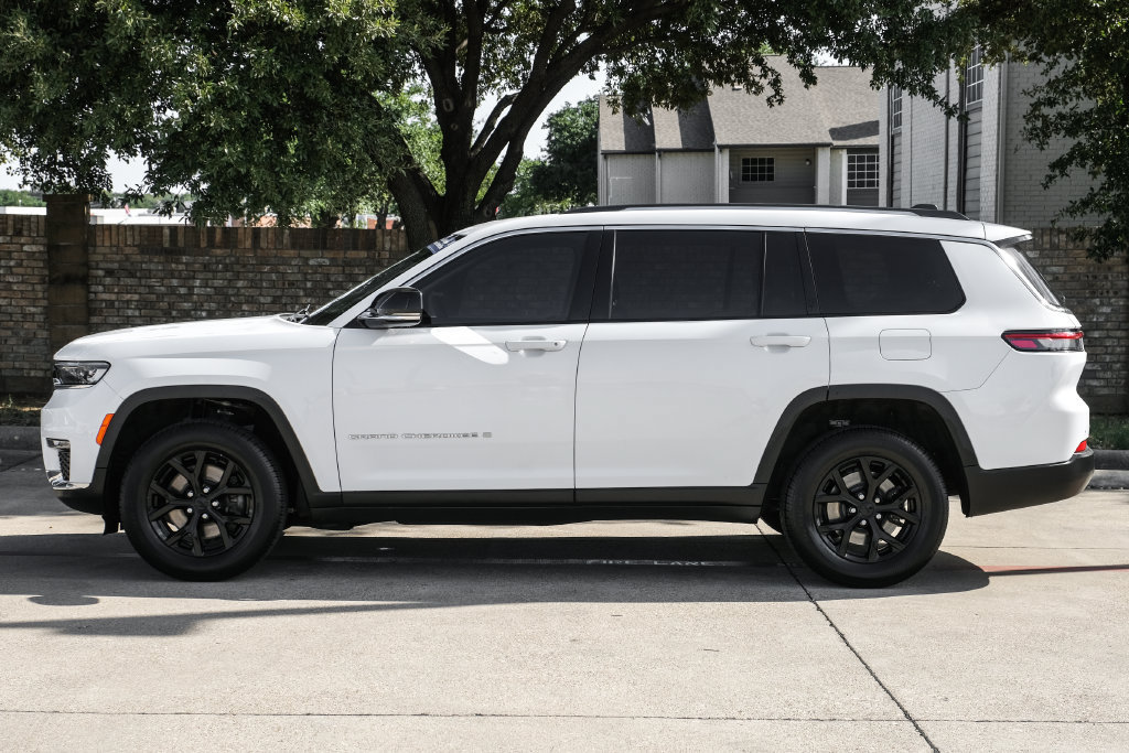 Used 2023 Jeep Grand Cherokee L Limited AWD/4WD image 20