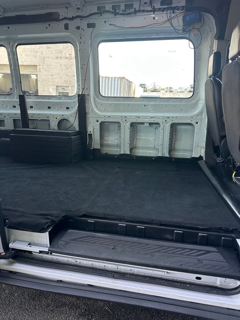 Used 2023 Ford E-Transit Medium Roof RWD image 29
