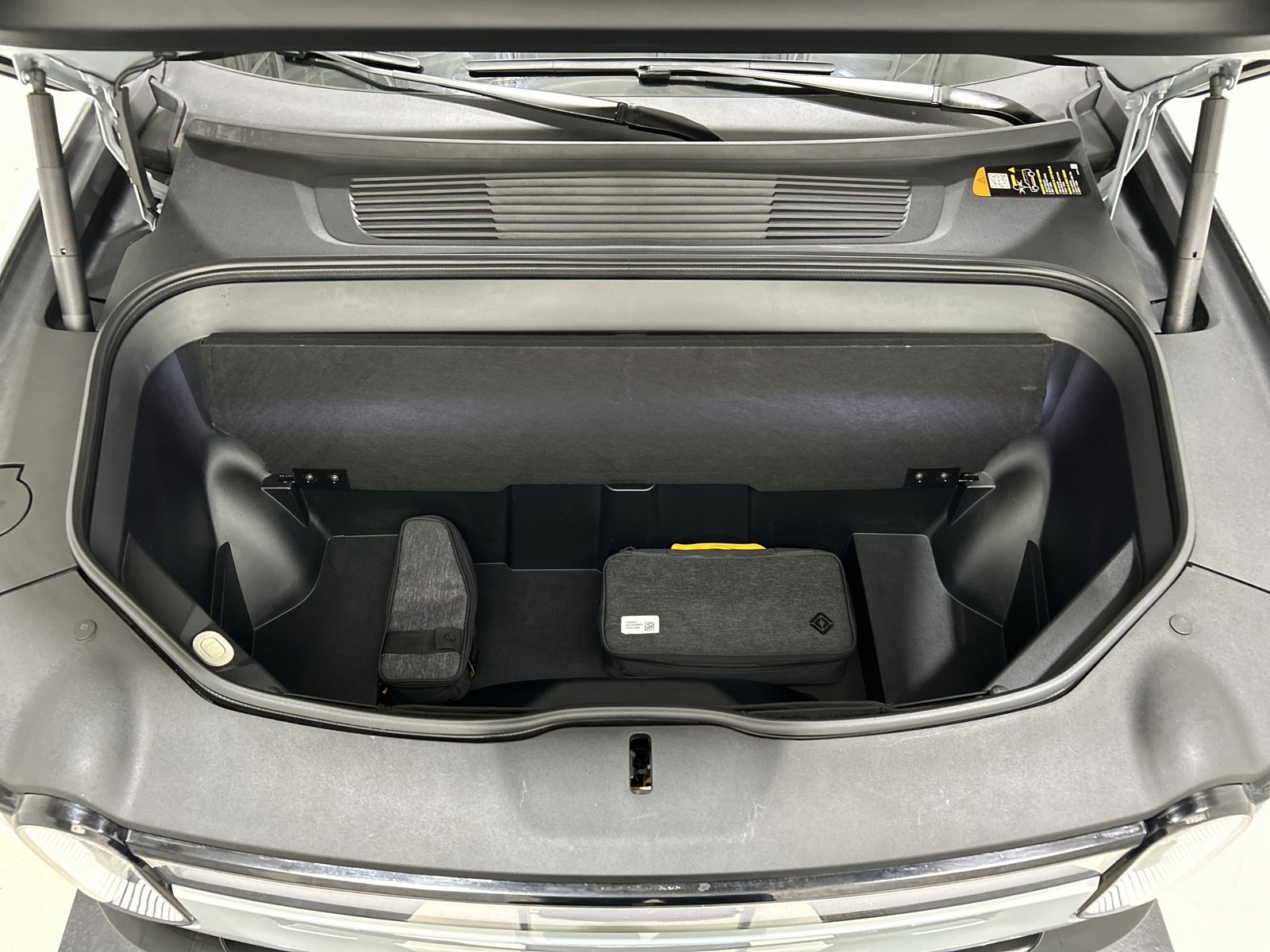 Used 2023 Rivian R1S Adventure image 14