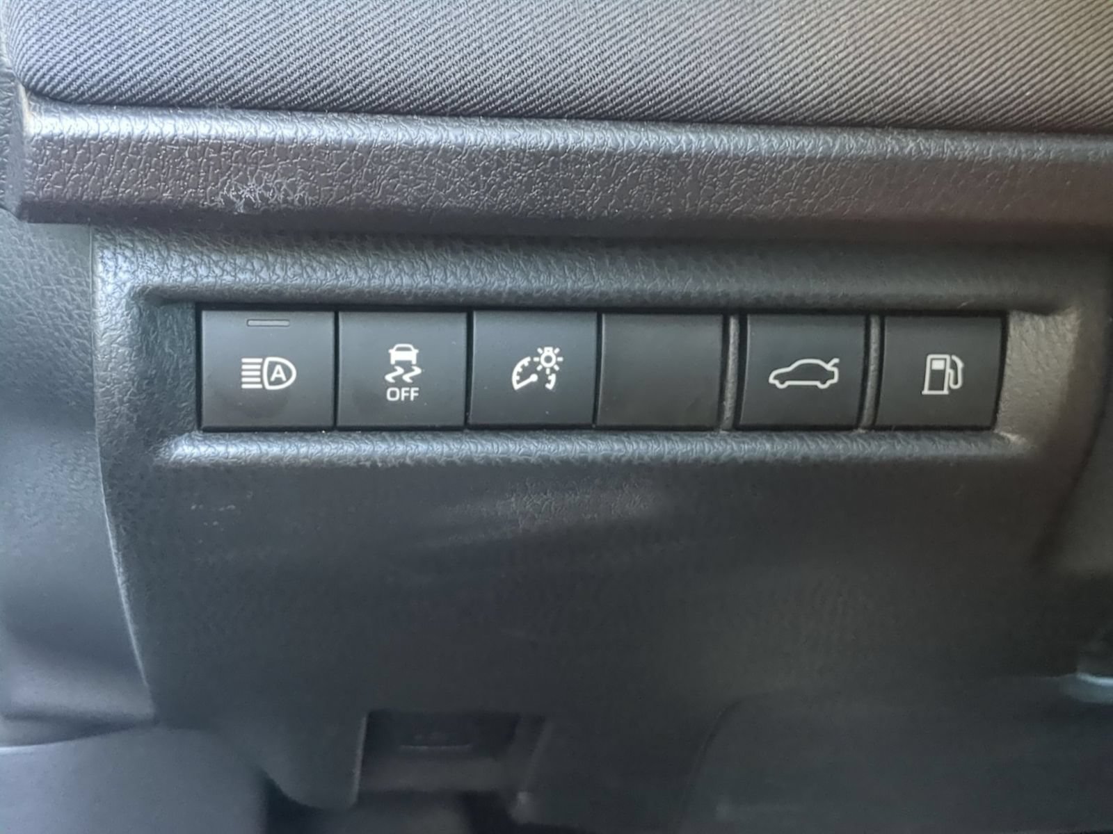 Used 2025 Toyota Camry LE FWD image 23