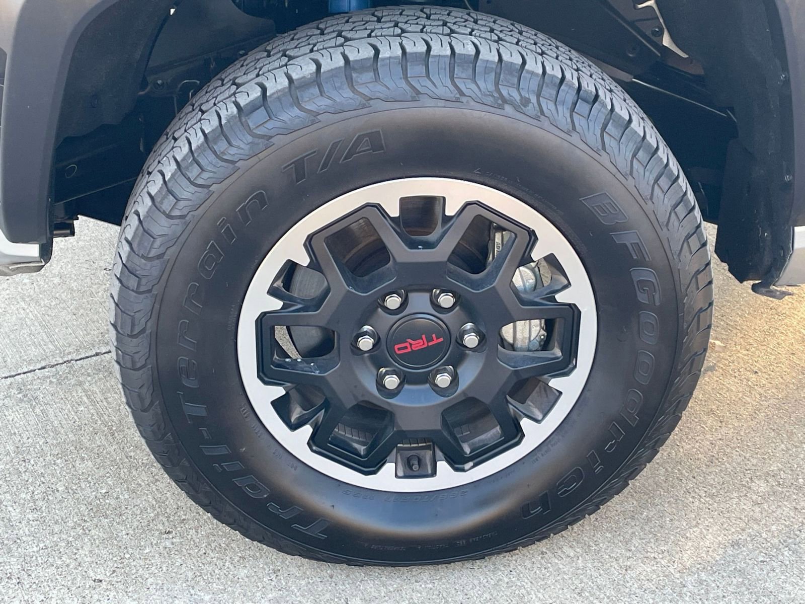 Used 2025 Toyota Tacoma TRD Off-Road image 30