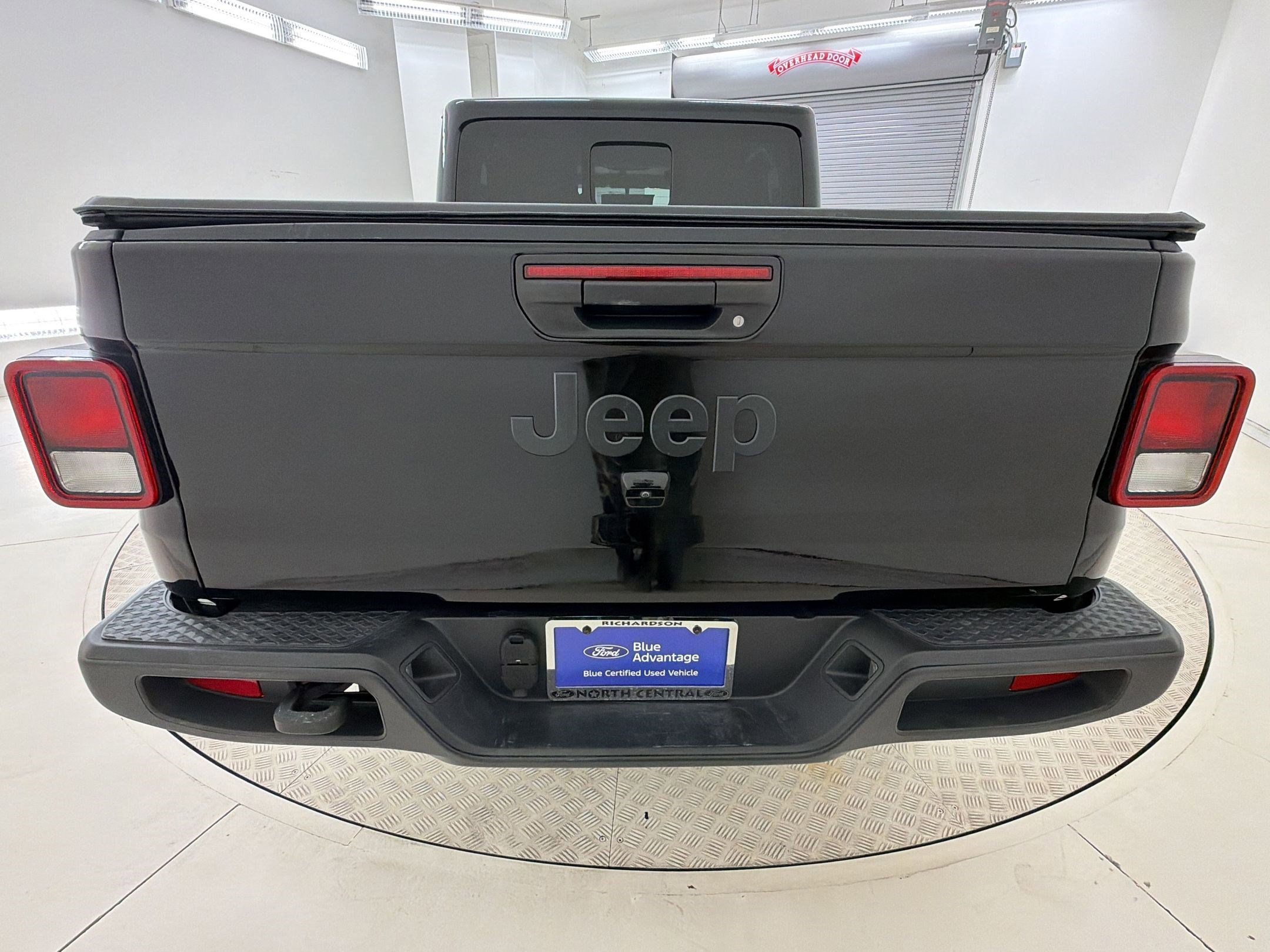 Used 2025 Jeep Gladiator Sport image 10