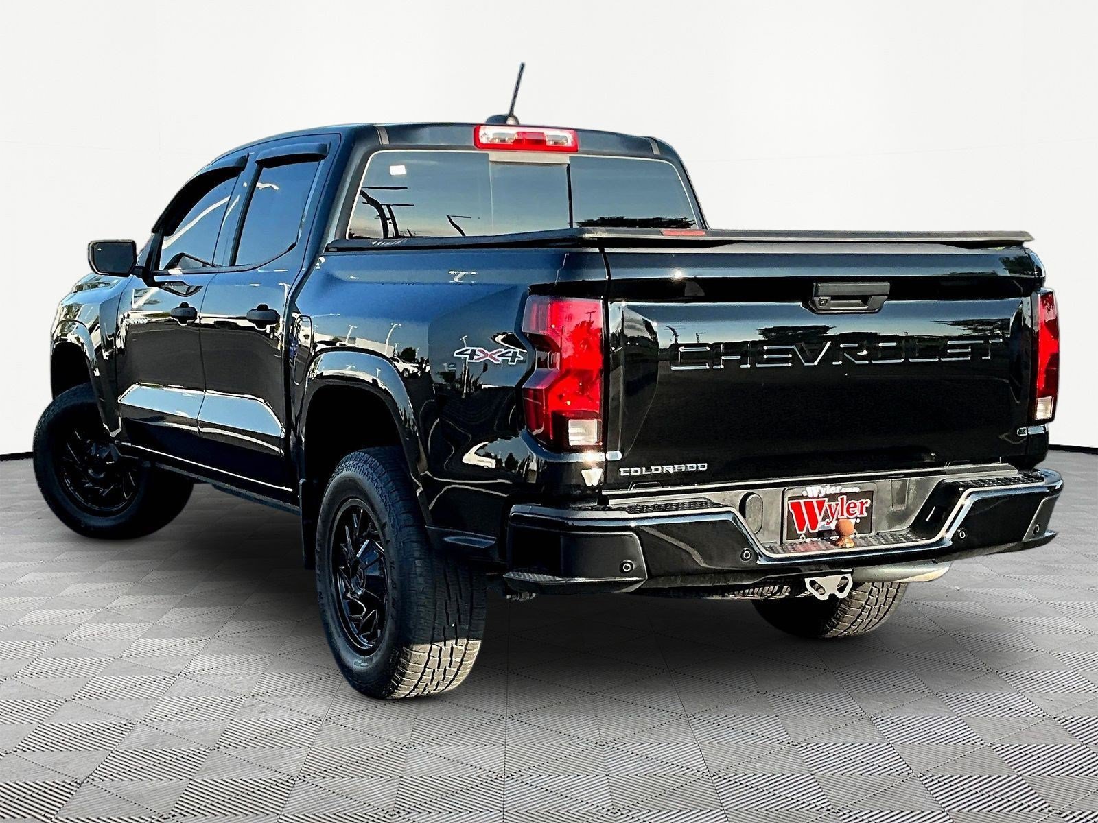 Used 2025 Chevrolet Colorado W/T AWD/4WD image 4