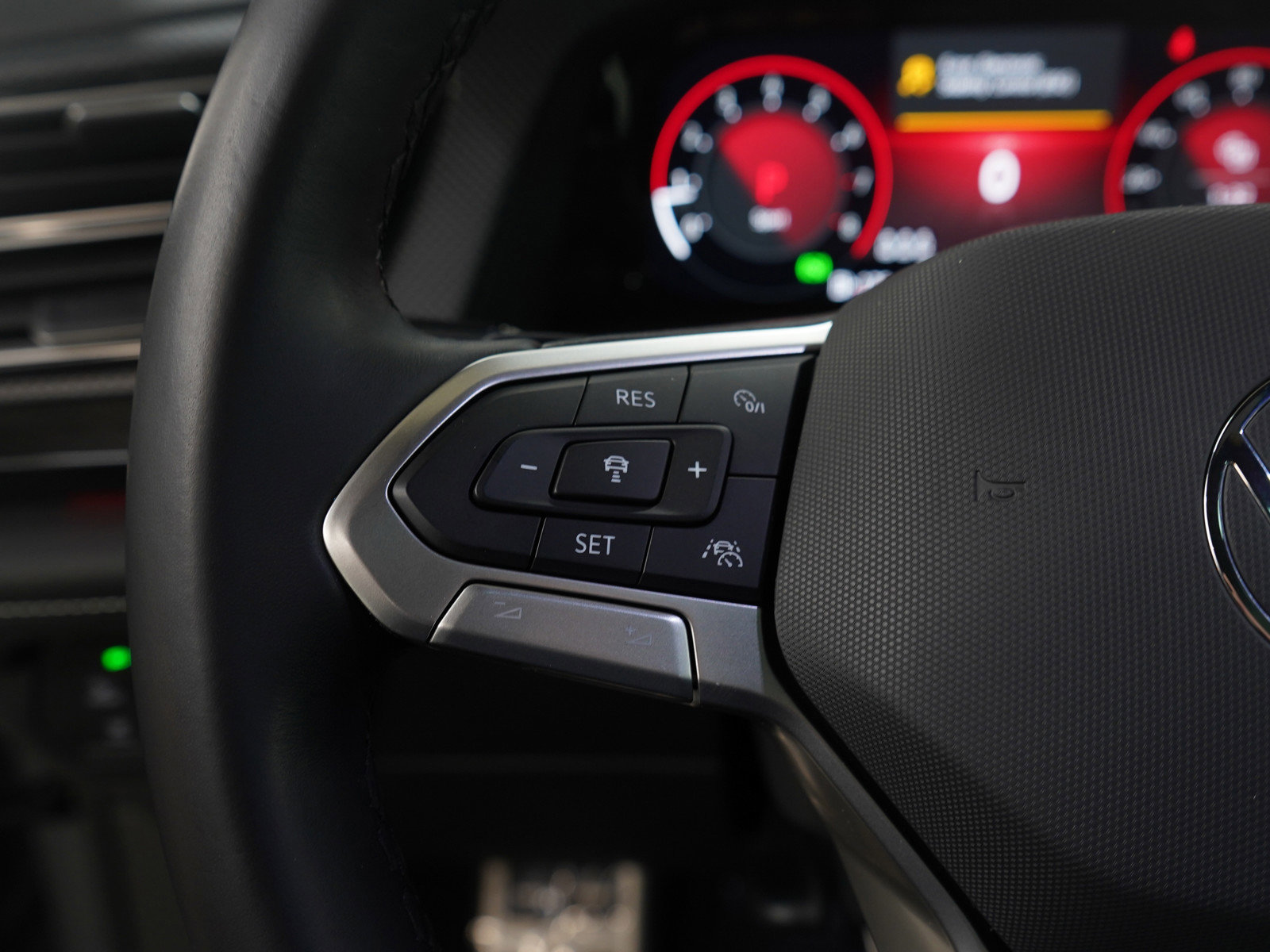 Used 2024 Volkswagen Atlas Cross Sport SEL Premium R-Line image 17