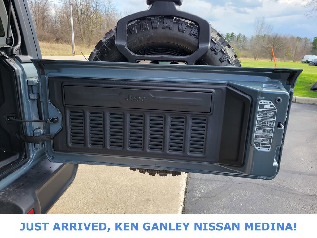 Used 2025 Jeep Wrangler Willys image 17