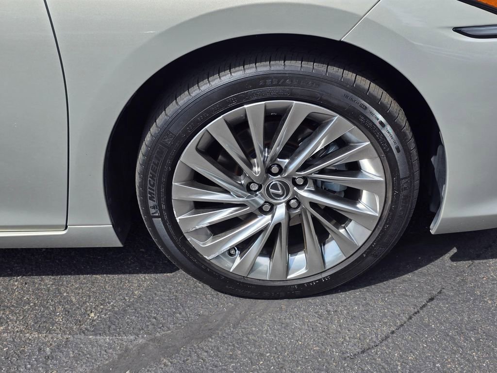Used 2022 Lexus ES 300h w/ Accessory Package 2 FWD image 9