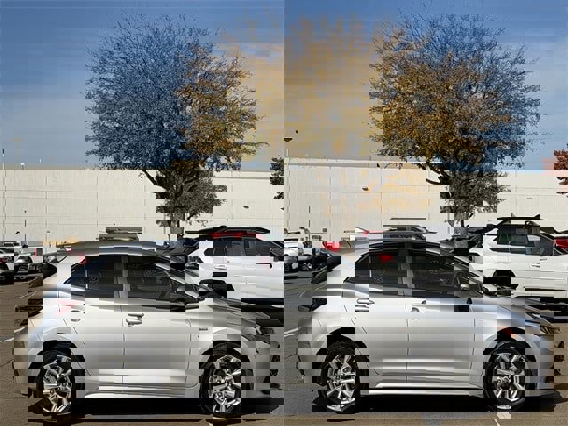 Used 2024 Toyota Corolla SE image 3