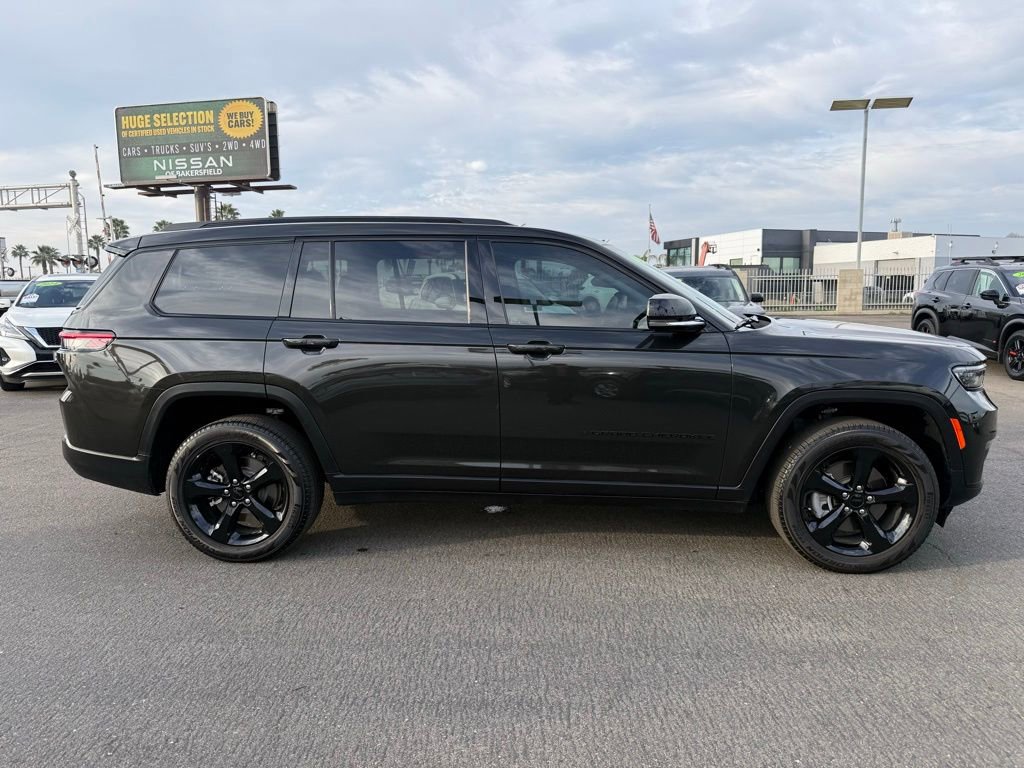 Used 2022 Jeep Grand Cherokee L Limited w/ Black Appearance Package image 7