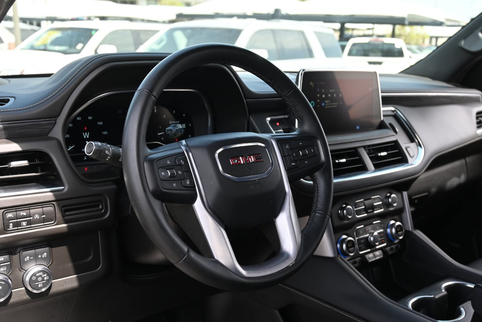 Certified 2024 GMC Yukon XL SLT w/ SLT Luxury Package AWD/4WD image 17