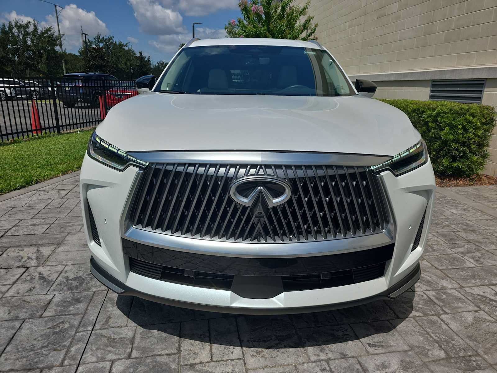Certified 2026 INFINITI QX60 Luxe w/ Cargo Package FWD image 2