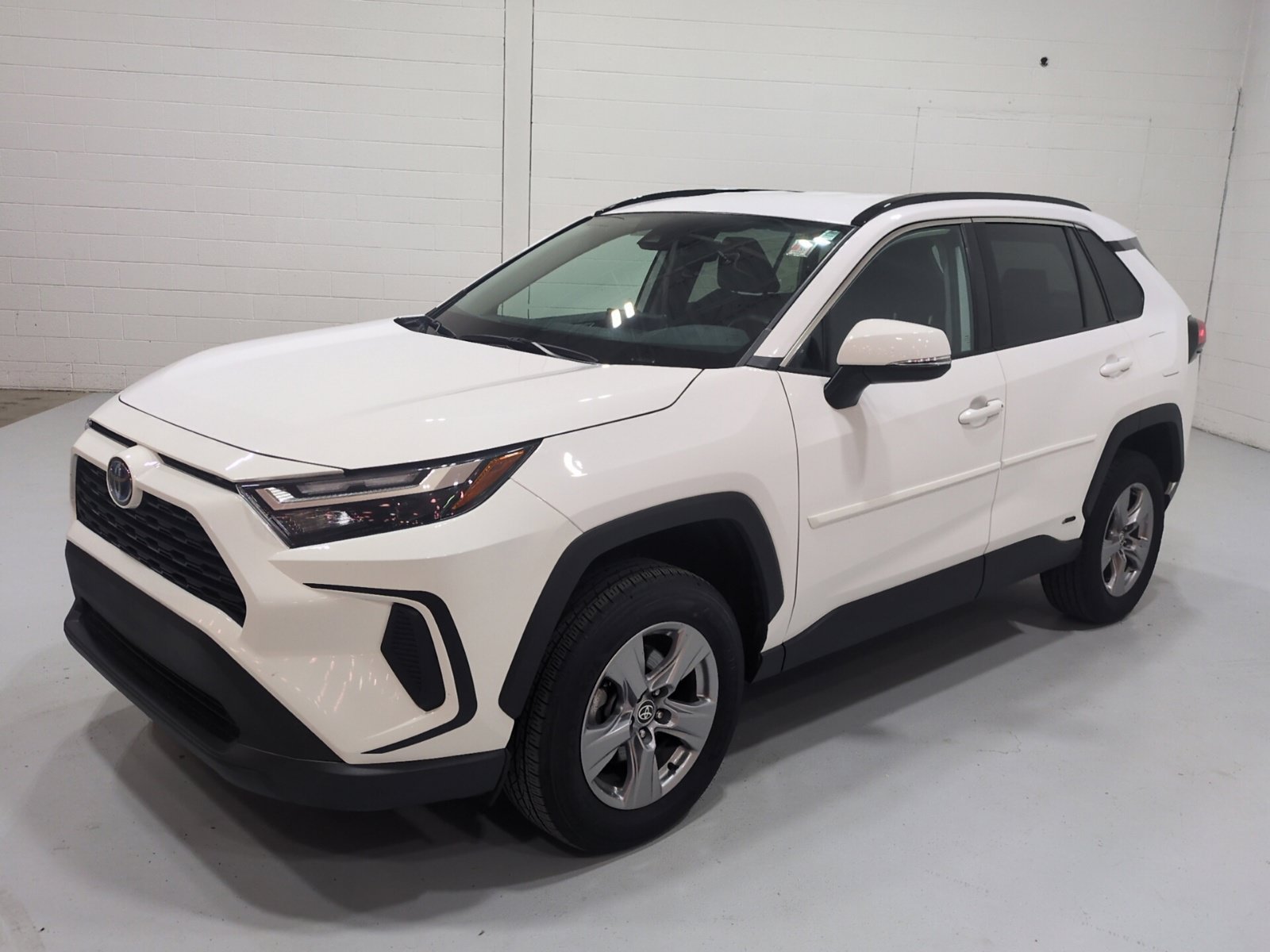 Used 2024 Toyota RAV4 XLE AWD/4WD image 8