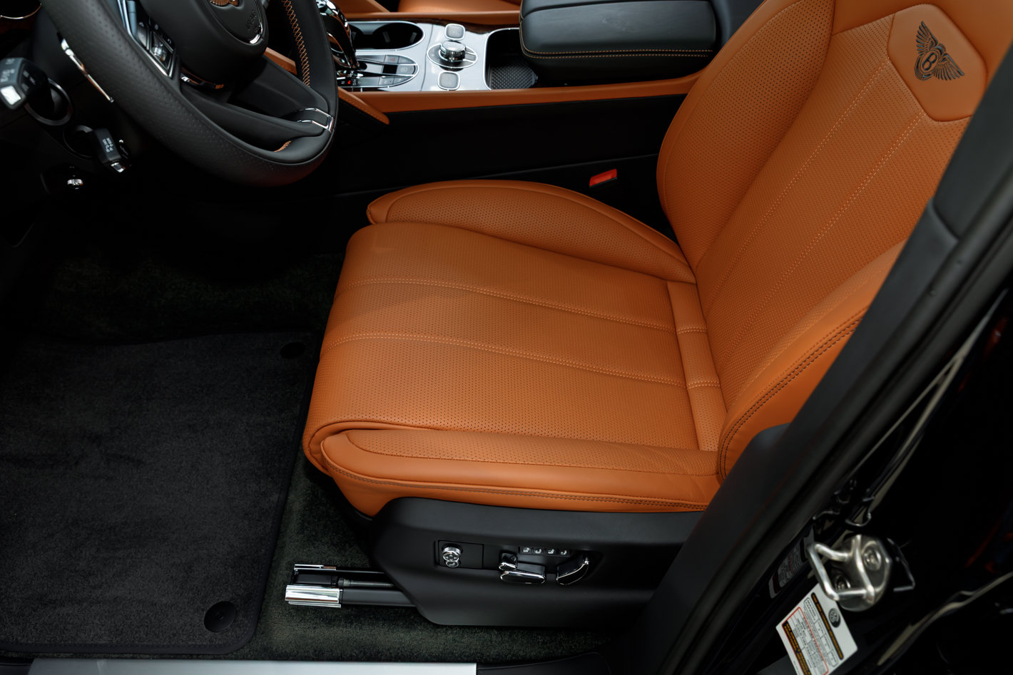 Certified 2023 Bentley Bentayga Extended Wheelbase AWD/4WD image 35