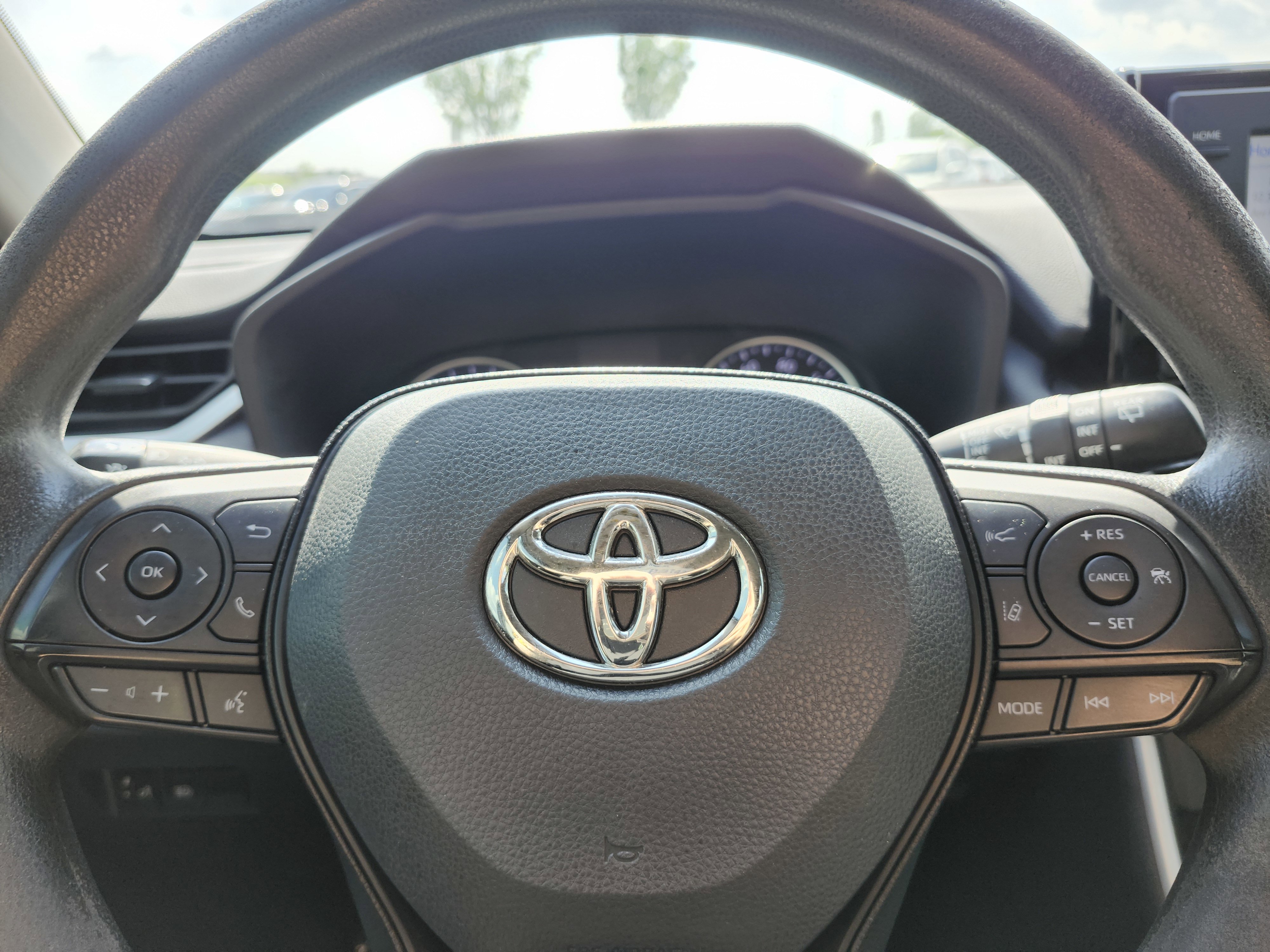 Used 2022 Toyota RAV4 XLE AWD/4WD image 27
