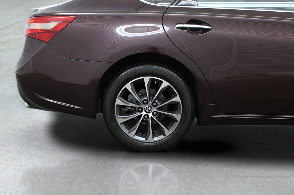 Used 2016 Toyota Avalon XLE Plus FWD image 37