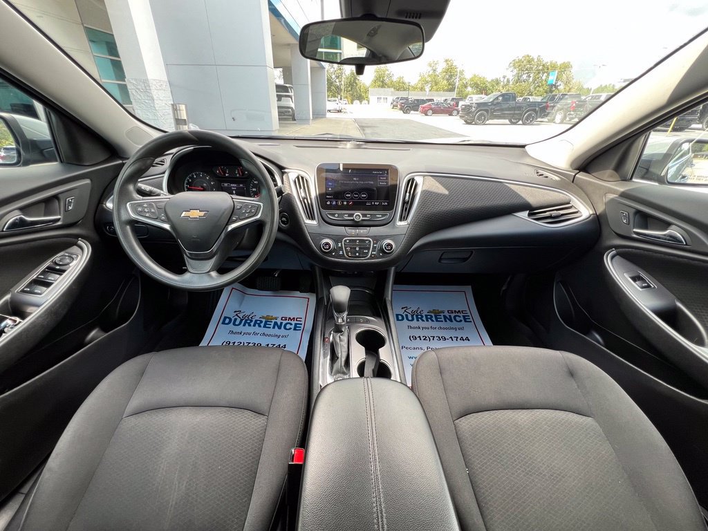 Used 2025 Chevrolet Malibu LT FWD image 2