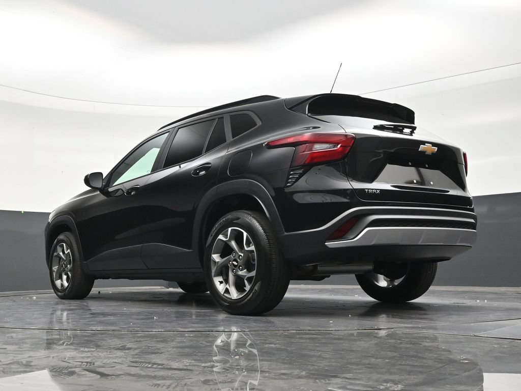 Used 2024 Chevrolet Trax LT FWD image 22