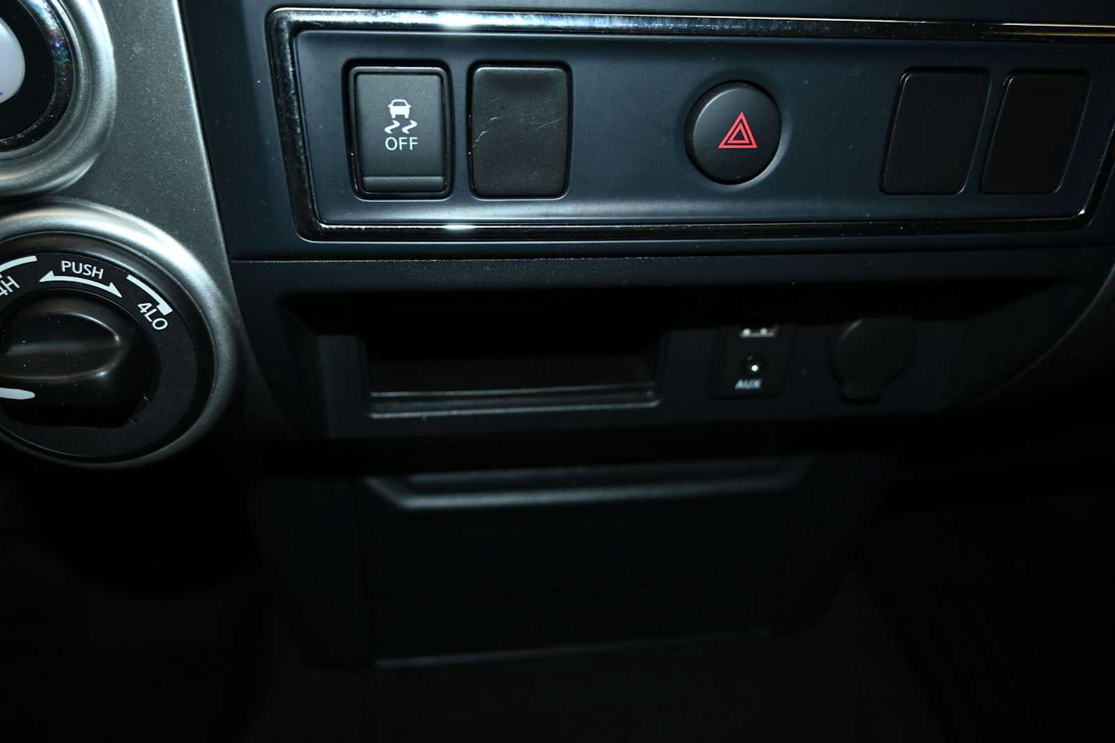 Used 2017 Nissan Titan SV AWD/4WD image 12