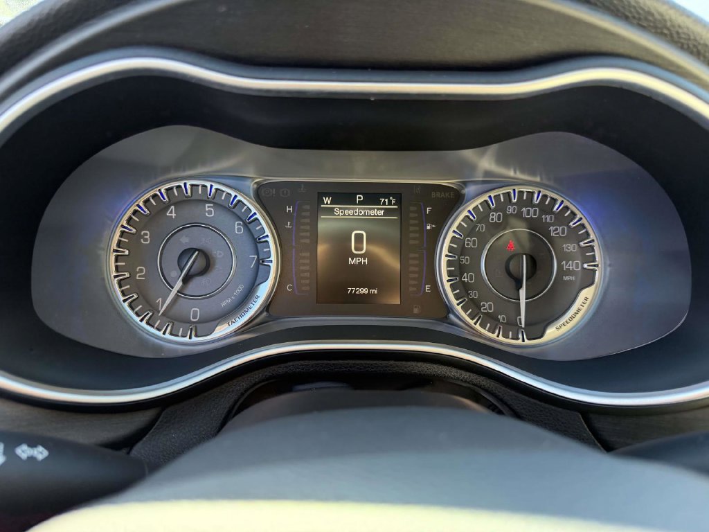 Used 2015 Chrysler 200 Limited w/ Convenience Group FWD image 28