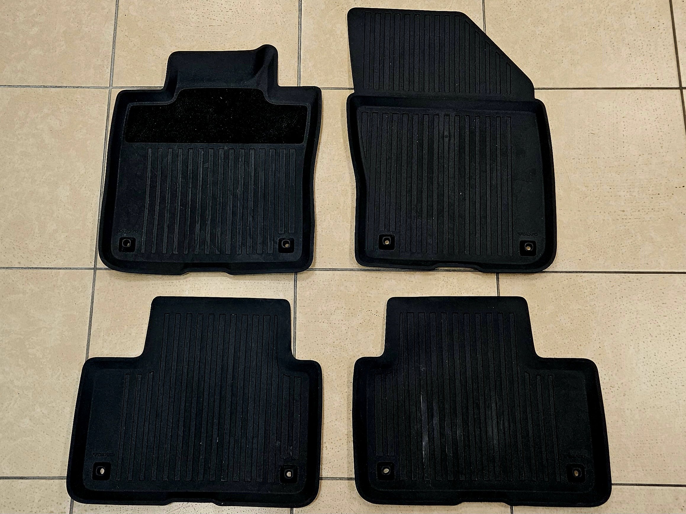 Used 2023 Volvo V60 B5 Cross Country Plus w/ Protection Package Premier image 43