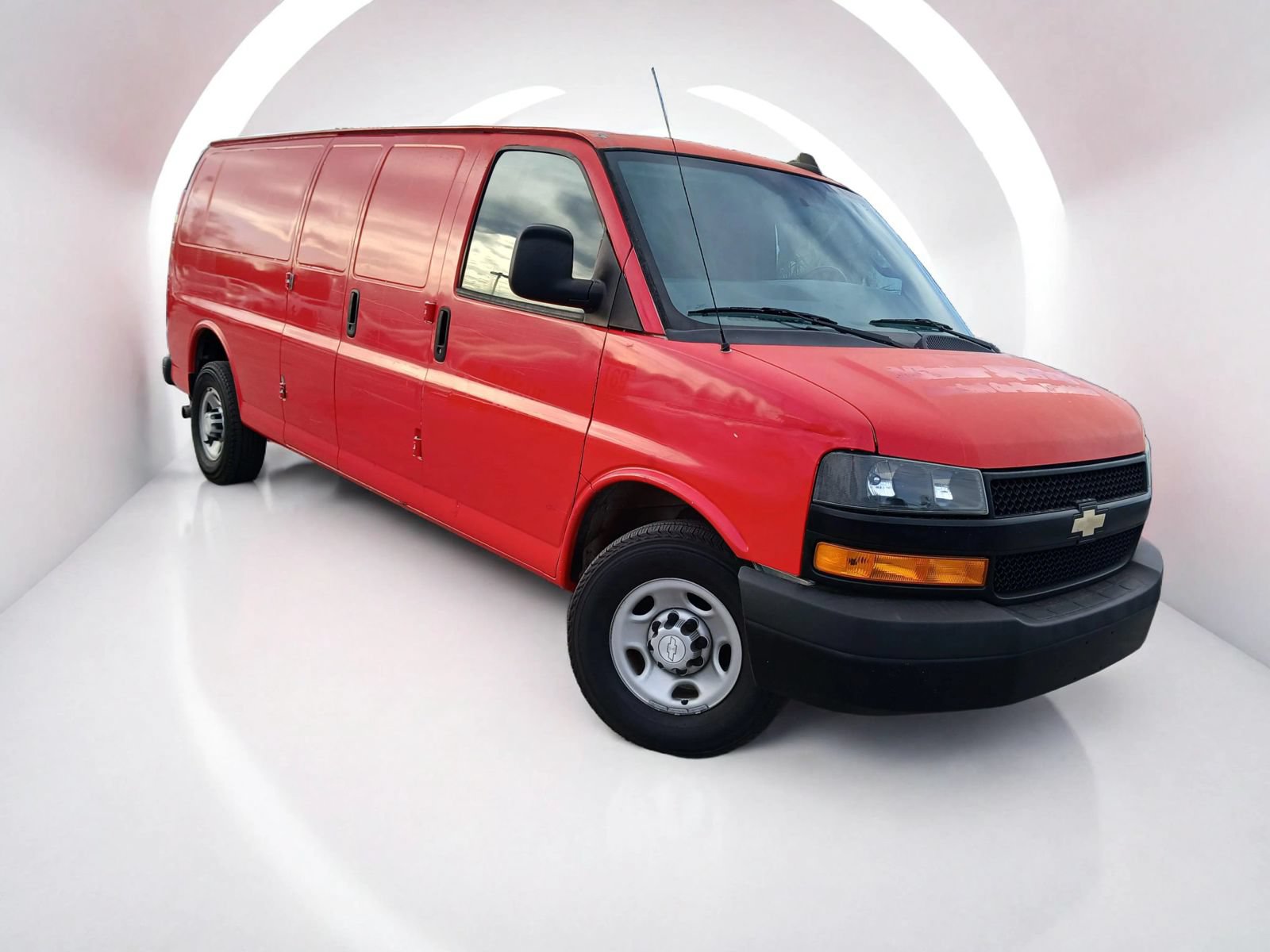 Used 2018 Chevrolet Express 3500 Extended w/ Driver Convenience Package RWD image 2