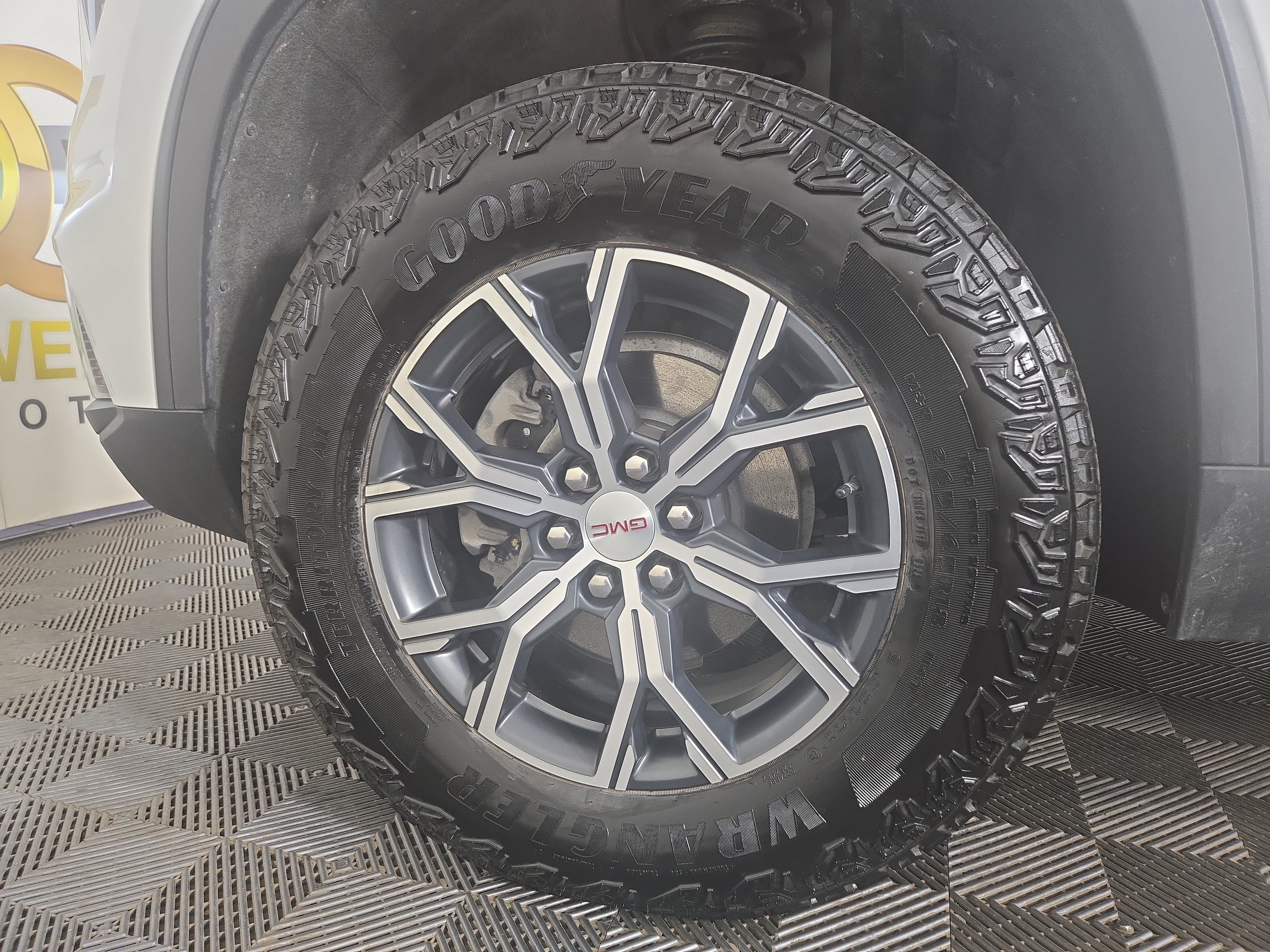 Used 2025 GMC Acadia AT4 w/ Luxury Package AWD/4WD image 37