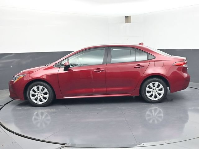 Used 2025 Toyota Corolla LE FWD image 4