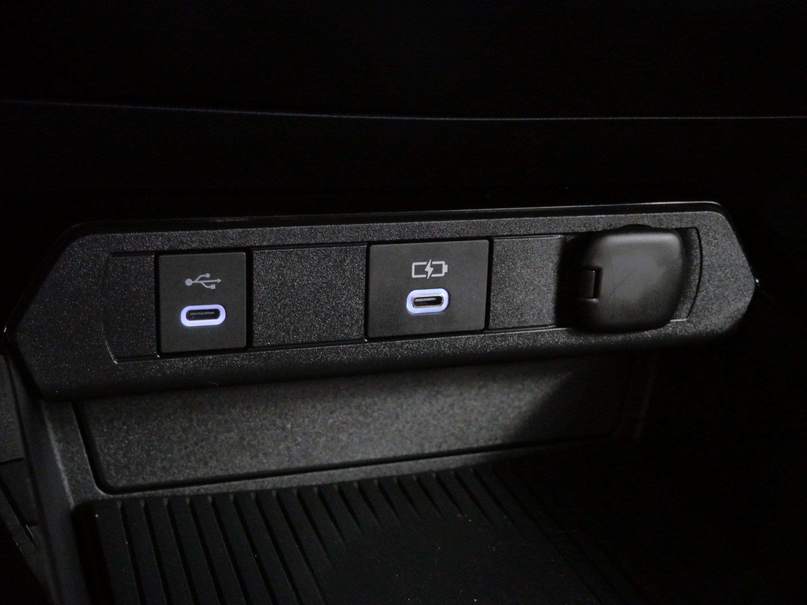 Used 2024 Toyota Prius XLE image 34