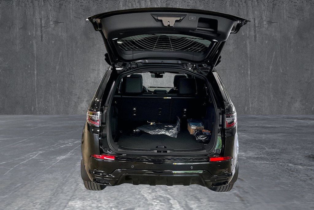 New 2026 Land Rover Discovery Sport Landmark AWD/4WD image 4