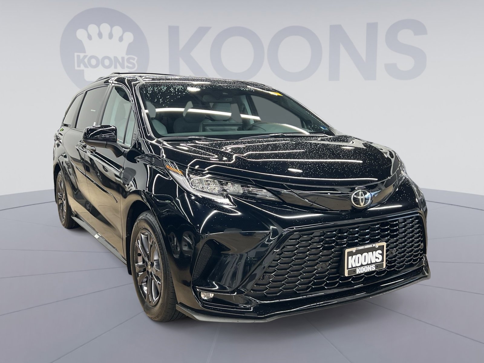 Used 2026 Toyota Sienna XSE image 5