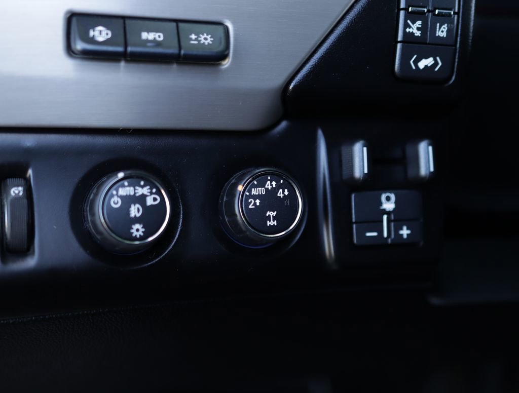 Used 2015 GMC Yukon Denali w/ Premium Package AWD/4WD image 12