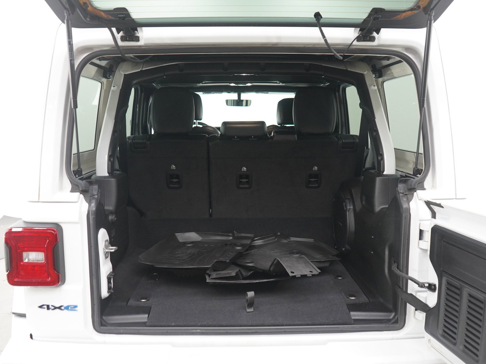 Used 2022 Jeep Wrangler Unlimited Sahara image 16