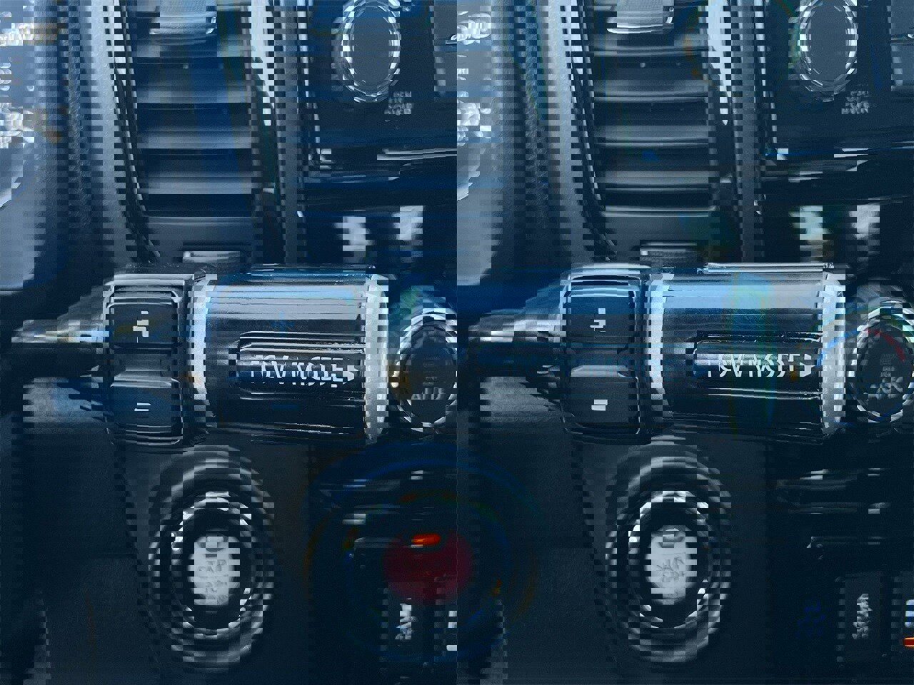 Used 2024 Nissan Titan SV w/ SV Convenience Package image 15