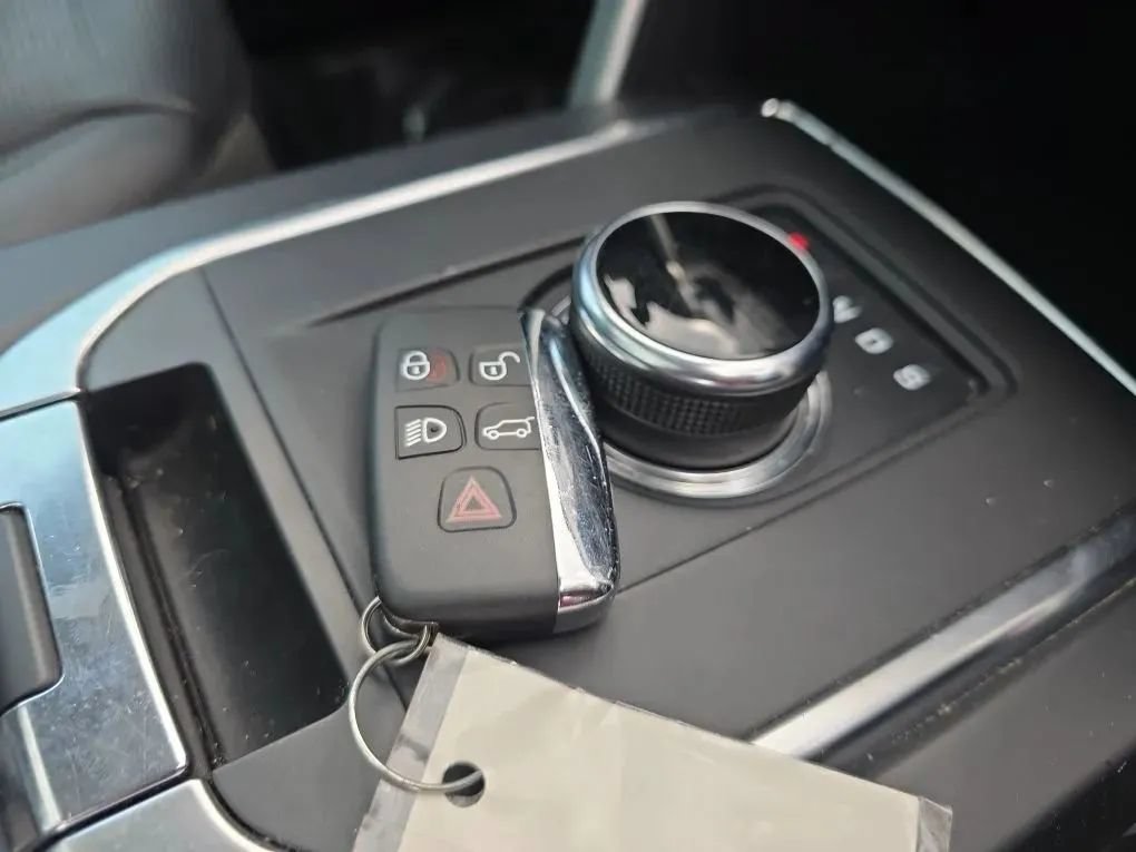 Used 2019 Land Rover Discovery Sport HSE AWD/4WD image 49