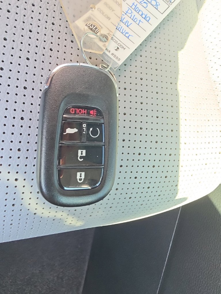 Used 2025 Honda Pilot Elite image 34