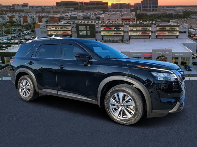 Used 2023 Nissan Pathfinder SL w/ Lighting Package (N92) image 1