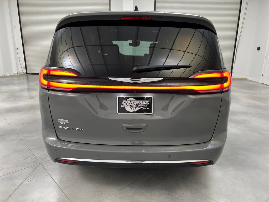 Used 2025 Chrysler Pacifica Select FWD image 8