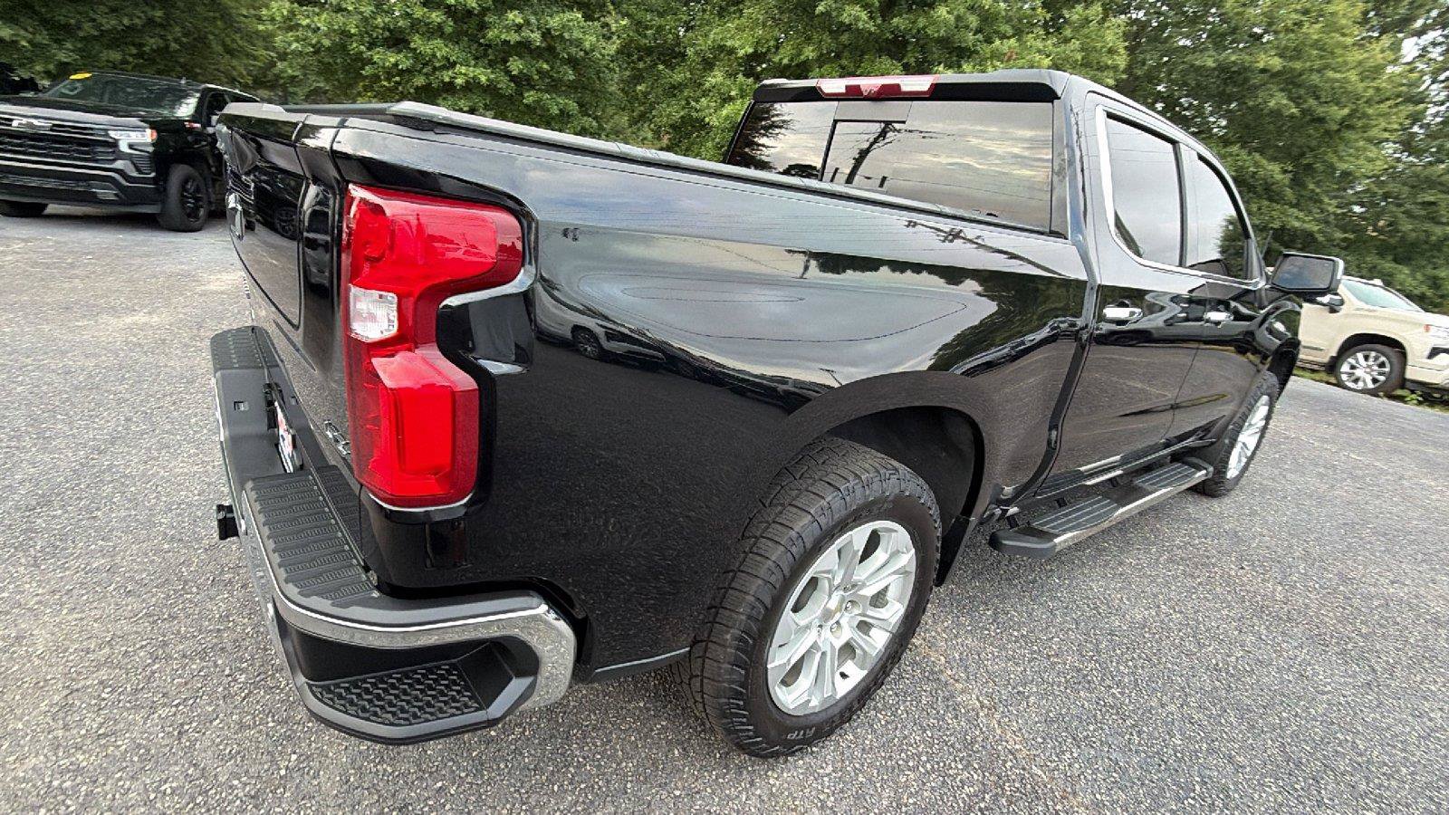 Used 2024 Chevrolet Silverado 1500 LTZ w/ LTZ Premium Package AWD/4WD image 9