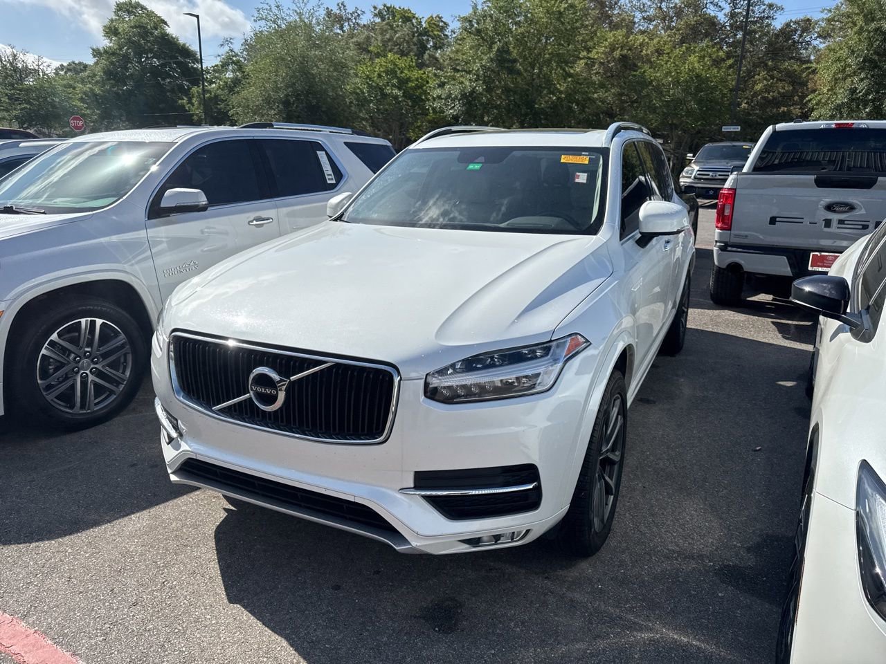 Used 2019 Volvo XC90 T5 Momentum w/ Multimedia Package image 1