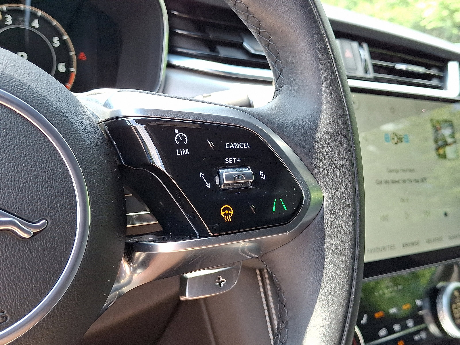 Used 2025 Jaguar F-PACE R-Dynamic S image 22