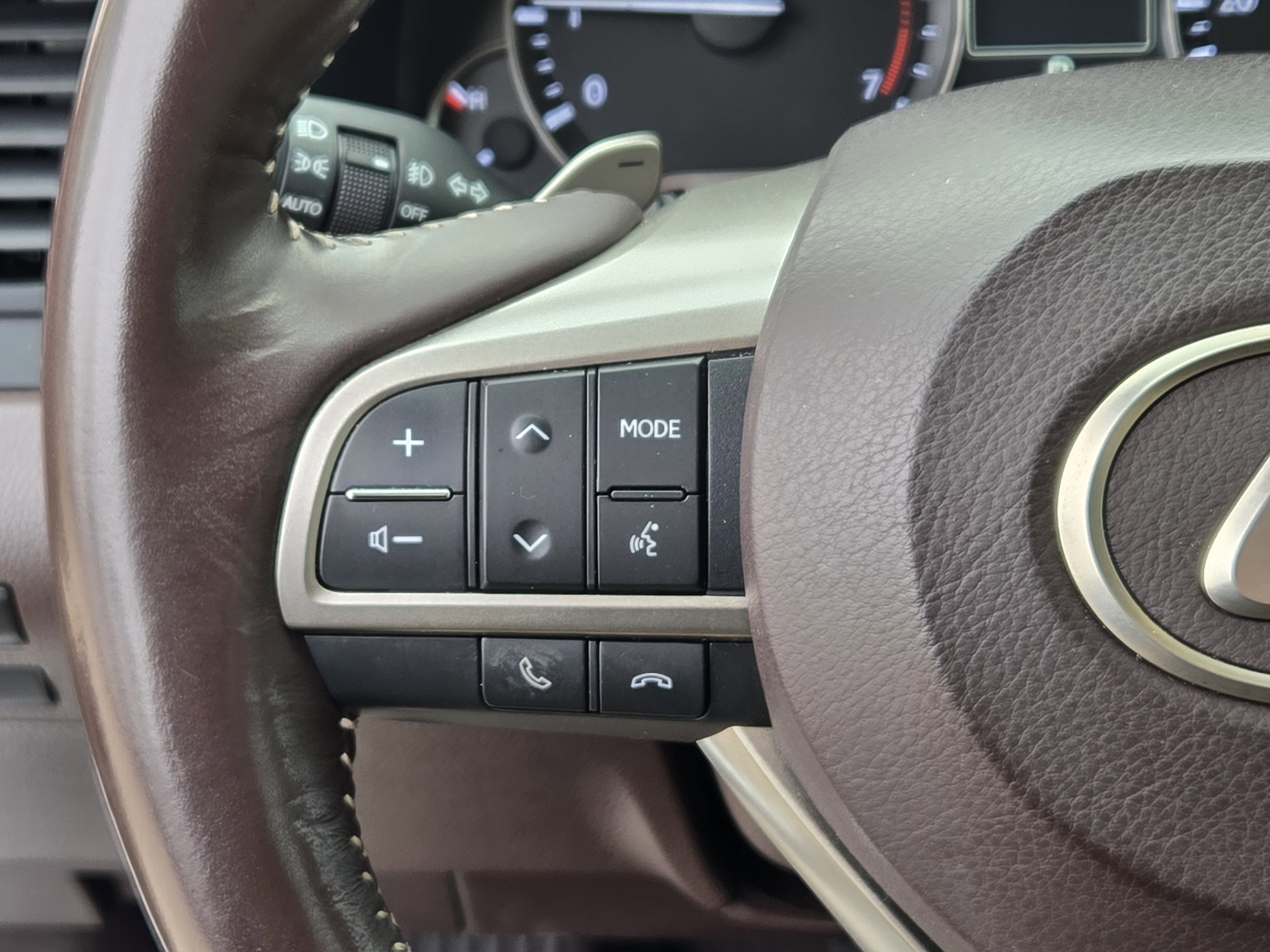 Used 2020 Lexus RX 350L Luxury image 36