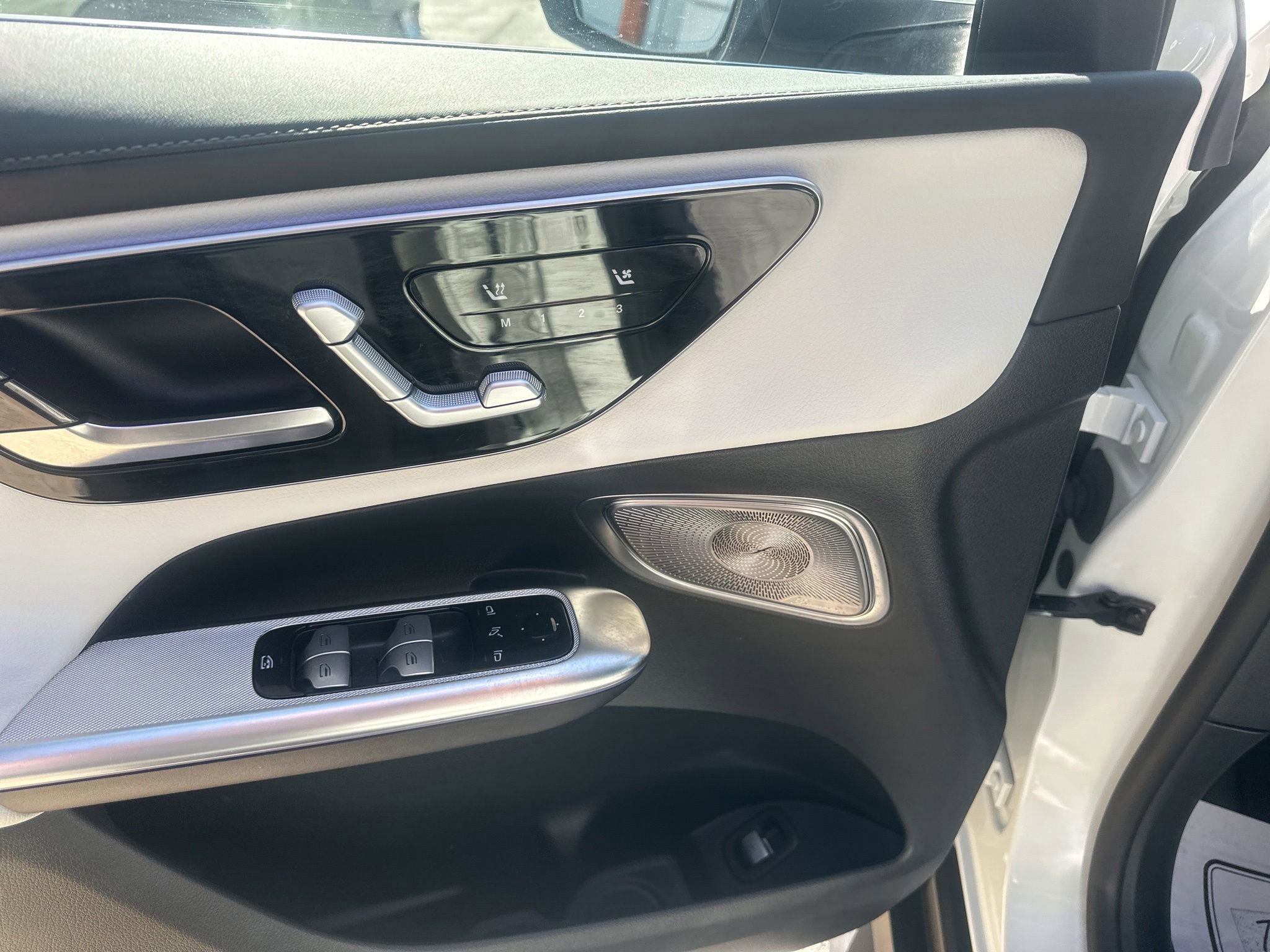 Used 2025 Mercedes-Benz GLC 300 4MATIC image 26