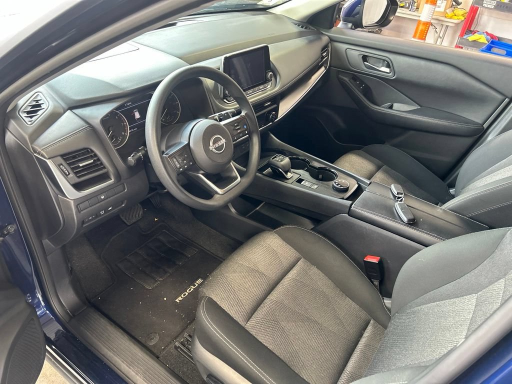 Used 2024 Nissan Rogue SV AWD/4WD image 3
