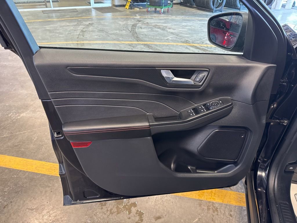 Used 2025 Ford Escape ST-Line AWD/4WD image 24