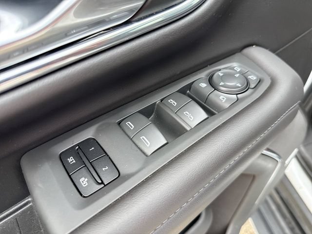 Used 2023 Chevrolet Tahoe LT w/ Luxury Package AWD/4WD image 13