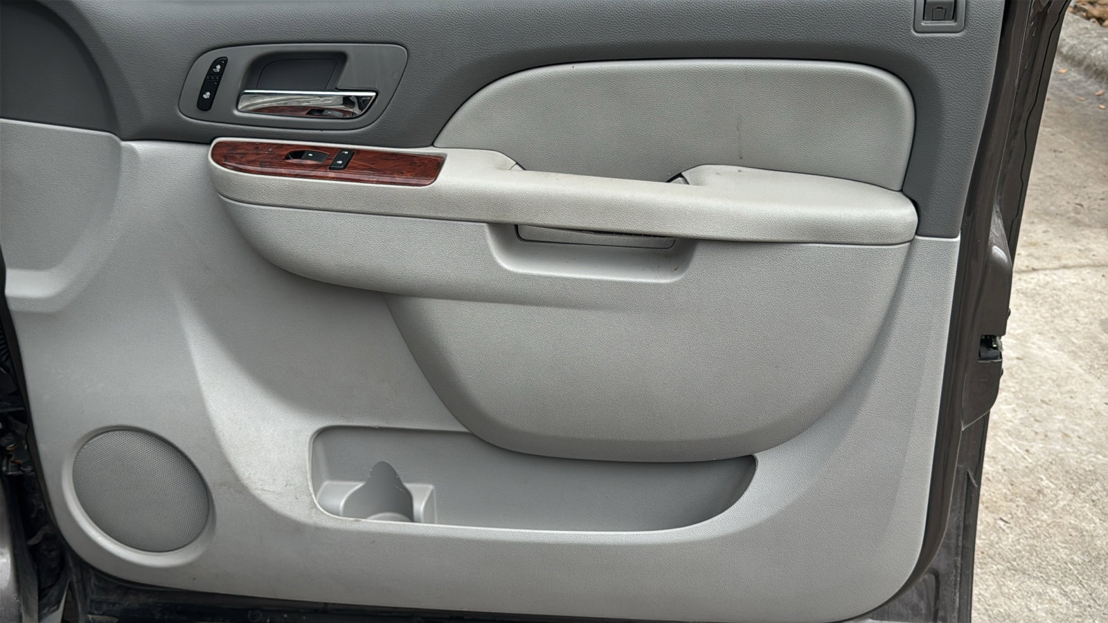 Used 2013 Chevrolet Suburban LT image 28