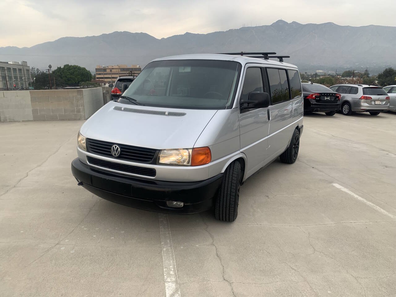 Used 2003 Volkswagen Eurovan MV FWD image 3